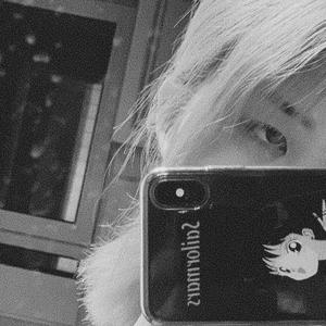 慢慢扎进丰满少妇的肉体
