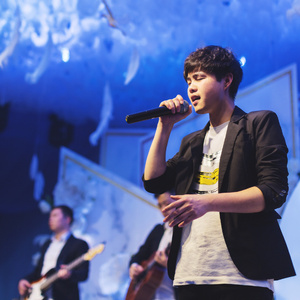 慢慢扎进丰满少妇的肉体
